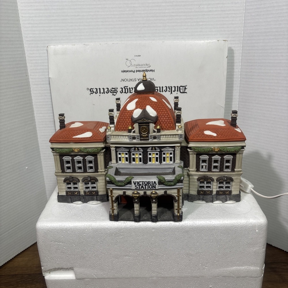 Dept. 56 Dickens' Village "Victoria Station" 5574-3 Christmas